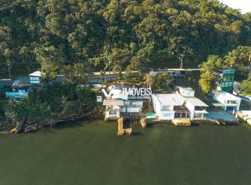Casa · 370m² · 6 Quartos · 4 Vagas · Casa com 06 dormitórios sendo 02 suítes de frente para a Baía de Guaratuba
