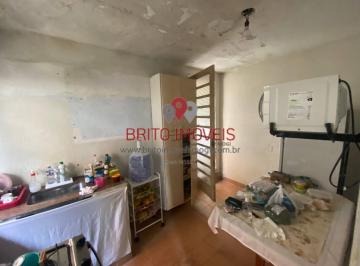 Casa · 92m² · 3 Quartos · Casa Ampla com 3 Dormitórios e Quintal – Oportunidade para Reforma