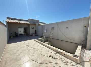 Casa de 2 quartos, Itanhaém · Casa à 150m da rodovia, com 2 quartos e piscina. Localizada em Itanhaém.