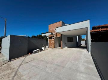 Casa de 3 quartos, Peruíbe · Casa à 1.5km do mar, com 3 quartos, piscina e área gourmet. Localizada em Peruíbe.