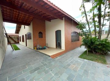 Casa de 4 quartos, Itanhaém · Casa à 100m do mar, com 4 quartos e área gourmet. Localizada em Itanhaém.