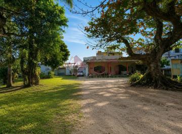 Casa · 249m² · 5 Quartos · 5 Vagas · Casa com terreno livre frente mar à venda - Praia das Palmeiras em Caraguatatuba