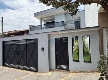 Casa · 172m² · 3 Quartos · 6 Vagas · Casa para venda em Jardim Ipë de 172.33m² com 3 Quartos, 2 Suites e 6 Garagens