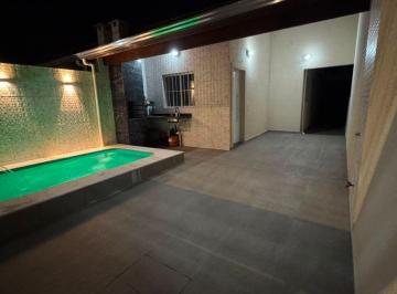 Casa de 2 quartos, Itanhaém · Casa à 200m do mar, com 2 quartos, piscina e área gourmet. Localizada em Itanhaém.