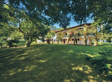 Foto 01 · Espetacular Casa em Condomínio à Venda em Carapicuíba-SP - Chácara Granja Velha: 4 Quartos, 1 Suíte,