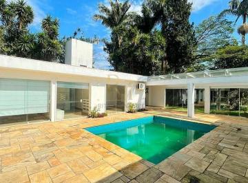 Casa · 966m² · 3 Quartos · 4 Vagas · Casa ampla com Piscina e lareira