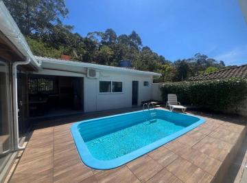 Casa de 3 quartos, Florianópolis · CASA SEMIMOBILIADA COM 3 QUARTOS, SENDO 2 SUÍTES, EM SANTA MÔNICA