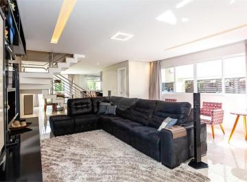 Casa de 4 quartos, Curitiba · Linda casa cond. fechado, 314 m², 1 suíte máster, 1 suíte júnior (visitas) e 2 Demi suítes, 4 vagas.