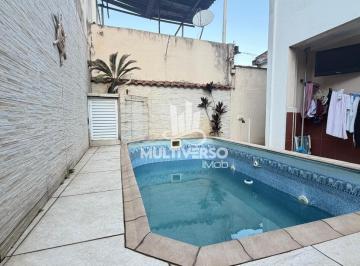 Casa · 157m² · 3 Quartos · 2 Vagas · Sobreposta baixa ampla com 3 quartos e piscina MARAPÉ