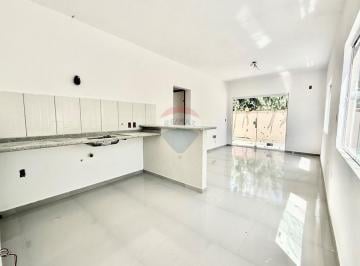 Casa · 56m² · 2 Quartos · 1 Vaga · À venda casa com RGI a 100 metros da Praia Rasa, em Búzios