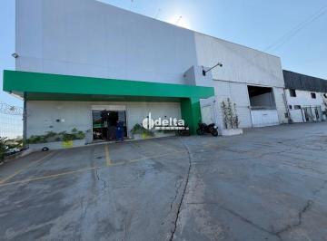 Comercial · 3000m² · 7 Vagas · Galpão disponível para locação no bairro Nossa Senhora das Graças em Uberlândia-MG