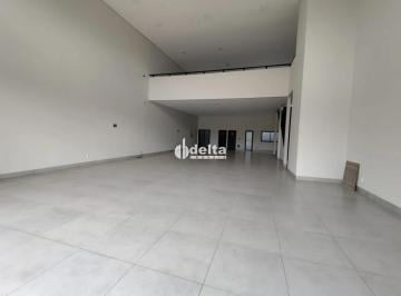 Comercial · 300m² · 4 Vagas · Galpão disponível para locação no bairro Alto Umuarama em Uberlândia-MG