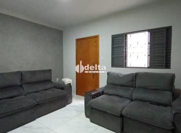 Casa · 250m² · 3 Quartos · 3 Vagas · Casa com 3 quartos sendo 1 suíte  disponível para venda no bairro Jardim Brasília em Uberlândia-MG