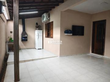 Casa · 250m² · 3 Quartos · 3 Vagas · Casa com 3 quartos  sendo 1 suíte  disponível para venda no bairro Brasil em Uberlândia-MG
