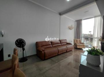 Casa · 296m² · 4 Quartos · 2 Vagas · Casa com 4 quartos sendo 1 suíte disponível para venda no bairro Jardim Canaã em Uberlândia-MG
