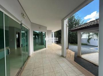 Casa · 495m² · 4 Quartos · 4 Vagas · Casa com 4 quartos sendo 3 suítes disponível para venda no bairro Novo Mundo em Uberlândia-MG