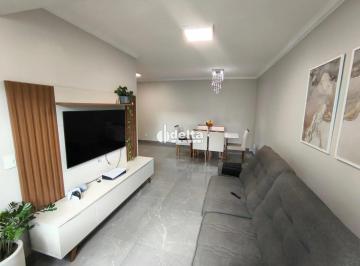 Apartamento · 91m² · 3 Quartos · 2 Vagas · Apartamento com 3 quartos sendo 1 suíte disponível para venda no bairro Tabajaras em Uberlândia-MG