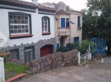 Casa · 222m² · 3 Quartos · 2 Vagas · casa no Bairro Petrópolis 2 vagas,um dos bairros mais valorizados da cidade!
