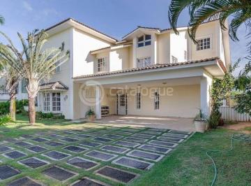 Casa · 700m² · 7 Quartos · 3 Vagas · A casa com 700m2 de area construida em um terreno de 900m2 em um condominio fechado de altissimo pad