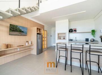 tiazzr82ywfjmze4mtqwzju2_md · Loft com vista mar, sendo 1 suíte na praia da Barra da Lagoa.