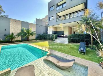 Casa · 483m² · 3 Quartos · 8 Vagas · Luxuosa casa de 3 quartos com 3 suítes e 8 vagas na Granja Viana, Cotia-SP: o la