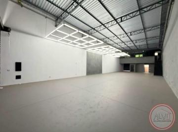 Comercial · 343m² · 2 Vagas · Galpão / Depósito / Armazém para alugar em Vila São João de 343.00m² com 2 Garagens