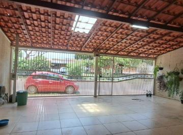 Casa de 3 quartos, Taguatinga · QNM 42, aceita financiamento, 3 quartos (1 suíte), garagem para 3 carros. Estuda permuta