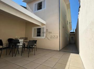 Casa de 3 quartos, São José dos Campos · Sobrado 3 Dormitórios com Suíte, Churrasqueira e Área Gourmet