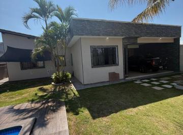 Casa de 4 quartos, Vicente Pires · Rua 8, espaçosa, varanda, quintal, solta no lote, churrasqueira, piscina