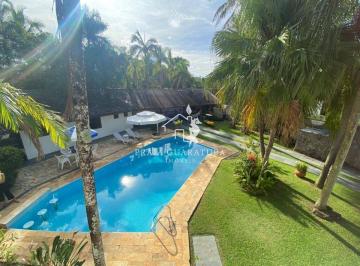 Casa de 6 quartos, Bertioga · À 100 metros da praia, em 2 terrenos.
