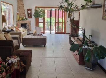 Casa de 4 quartos, Santana de Parnaíba · Casa com 4 Suítes à Venda em Aldeia da Serra — Residencial Morada das Flores