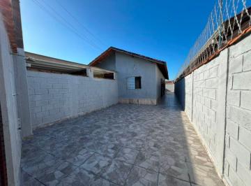 Casa de 2 quartos, Itanhaém · Casa geminada com 2 quartos e churrasqueira. Localizada em Itanhaém.