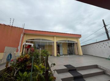 Casa de 2 quartos, Itanhaém · Casa à 400m do mar, com 2 quartos possuindo ar-condicionado. Localizada em Itanhaém.