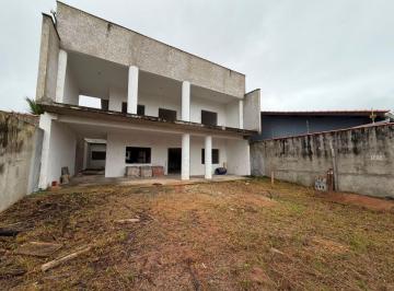 Casa de 3 quartos, Peruíbe · Casa à 650m do mar, com 3 quartos e edícula. Localizada em Peruíbe.
