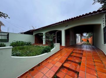 Casa de 3 quartos, Peruíbe · Casa à 200m do mar, com 3 quartos, piscina e área gourmet. Localizada em Peruíbe.