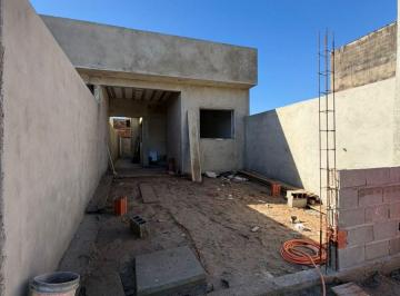 Casa de 2 quartos, Peruíbe · Casa no lado praia, com 2 quartos. Localizada em Peruíbe.