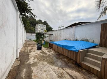 Casa de 2 quartos, Itanhaém · Casa à 50m do mar, com 2 quartos, área gourmet e piscina. Localizada em Itanhaém.
