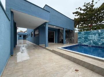 Casa de 4 quartos, Peruíbe · Casa à 100m do mar, com 4 quartos, piscina e área gourmet. Localizada em Peruíbe.