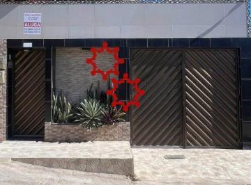 Casa · 120m² · 3 Quartos · 1 Vaga · Casa com 3 quartos, sendo 1 suíte para locação no Bairro Morada Nova - Caruaru/PE - Imobiliária Aman