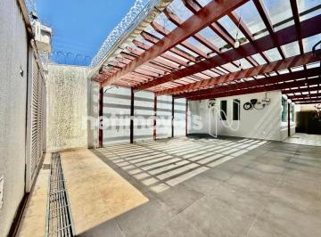 Garagem · Casa à venda no Santa Amélia