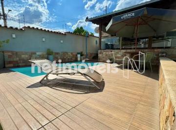 Piscina · Casa Linear à Venda no Indaiá — 226 m²; de Construção em Lote de 360 m²;