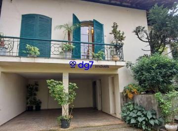 Casa · 390m² · 4 Quartos · 4 Vagas · Lindo Sobrado com vários ambientes e piscina