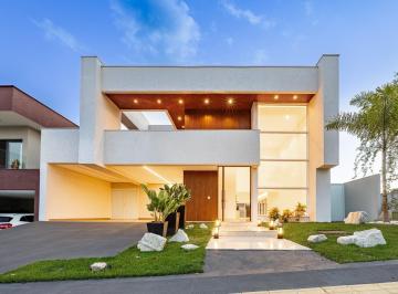 Casa · 214m² · 3 Quartos · 5 Vagas · Casa térrea à venda no Residencial Goiânia Golfe Clube com 3 suítes e 214 m²
