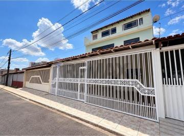 Casa · 250m² · 3 Quartos · Sobrado 3 quartos, 160 m², escritório e garagem para 3 carros, QR 202, Samambaia Norte
