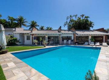 Casa · 596m² · 7 Quartos · 4 Vagas · Casa de Alto Padrão à Venda no Jardim Acapulco, Guarujá – 7 Suítes e 1.200 m² de Terreno