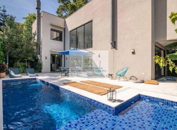 e462ea591fd025ee00bbbf9fa149d9fd3076b146 · Casa com 3 quartos para alugar, 280 m² por R$ 9.800/mês - São Lourenço - Curitiba/PR