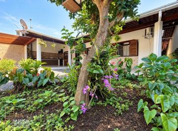 Casa · 134m² · 4 Quartos · 2 Vagas · Casa Térrea com spa