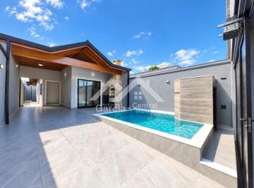 Casa · 100m² · 3 Quartos · 2 Vagas · Casa com piscina nova em Peruíbe