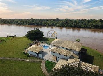 Área de lazer completa com piscina, espaço gourmet e vista direta para o rio. · Fazenda 12,5 mil ha no Vale do Araguaia para 5 Mil Cabeças