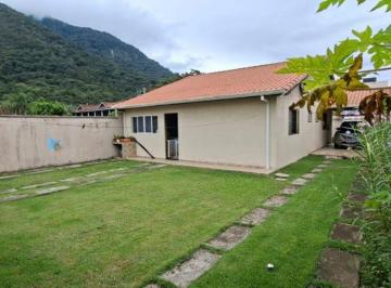 Casa de 2 quartos, Peruíbe · Casa À 250m do mar, com 2 quartos e área gourmet. Localizada em Peruíbe.
